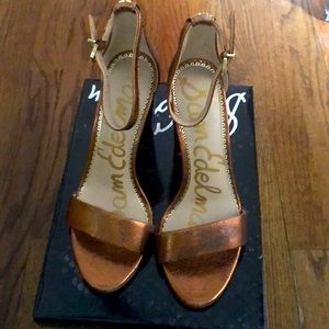 Sam Edelman yaro metallic apricot heels